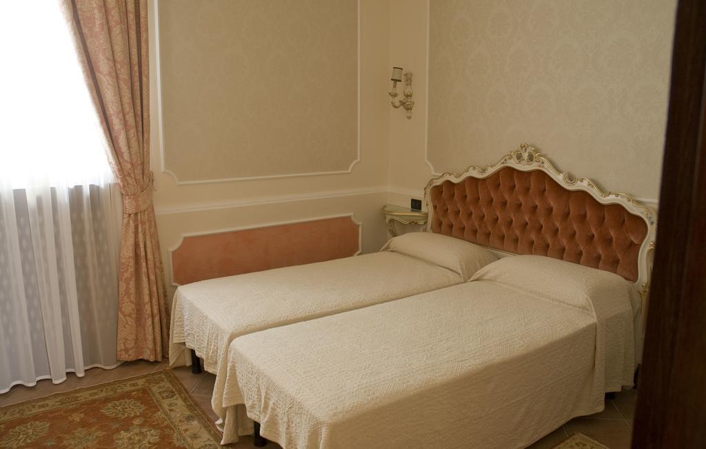 Appartamento Ca' Cavalli Venedig Rum bild